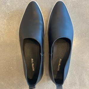 ALL BLACK Side Scoop Sneak (Women's)